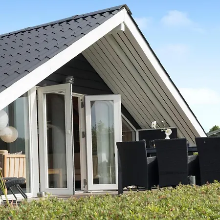 3 Bedroom Awesome In Juelsminde Nyaraló *